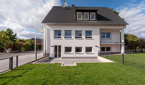 Hochwertig sanierte 3-Zimmer-EG-Wohnung mit Terrasse, Garten und 2 Stellplätzen