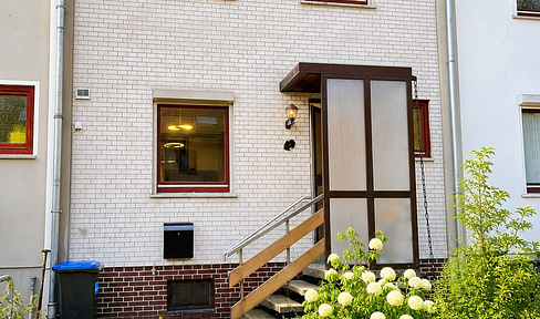 Renovated terraced house, new heating system, solar panels, no commission!