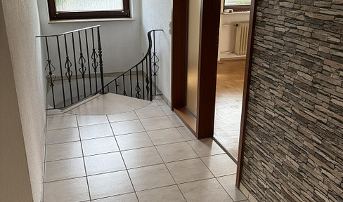 Attraktive Maisonette mit Südbalkon, zwei komplett renovierten Bädern und neuer Küche in Brühl