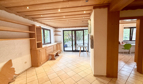 Helle 3-Zimmer-Erdgeschosswohnung mit Balkon und großem Garten zur alleinigen Nutzung
