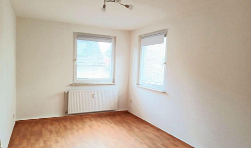 Beautiful, bright, and well-maintained 2-room apartment with fitted kitchen and balcony in Freiburg.