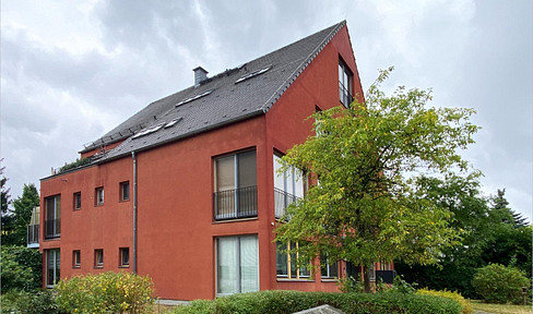 Beautiful 3-room apartment with a balcony and a view of greenery!