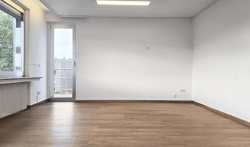 Approximately 37.59 square meters of bright office space with a balcony, available for €8.75 per square meter.