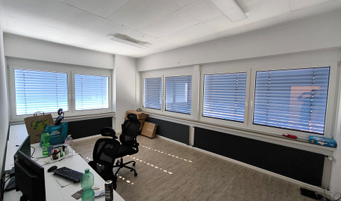 Approximately 29 square meter bright office space available for €9.00 per square meter.