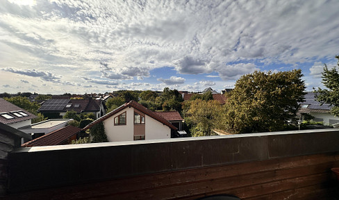 Wohnen mit Weitblick: Helle 2-Zi.-Dachgeschosswohnung mit Balkon