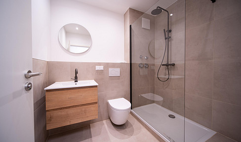 Brand new apartment after renovation: Bright 3-room apartment with a south-facing balcony, located near the Rhine riverbank and the castle park.