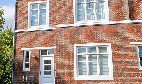 Original- Wohnen über den Dächern Schwachhausens – 2 Zimmer, Dachterrasse und Grünblick