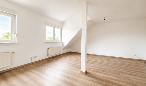 Bright 2-room apartment with fitted kitchen and rooftop terrace.