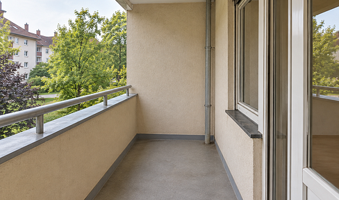Renovierungsobjekt für große Familie/Kapitalanleger – 4/5-Zimmer-Erdgeschosswohnung Nieder-Eschbach