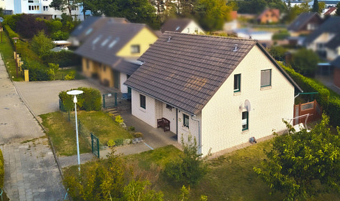 Newly renovated single-family house with a garden, double garage, and terrace.