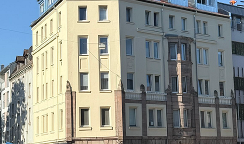 Erstbezug nach Sanierung! Helle 3,5 Zi.-DG-Whg. mit Balkon, Klimaanlage und Burgblick.