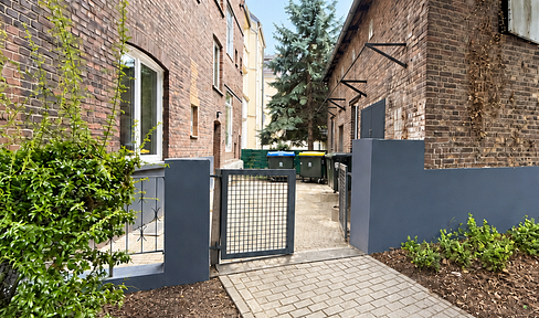 Storage space: approximately 50 square meters, located on the ground floor and under video surveillance.