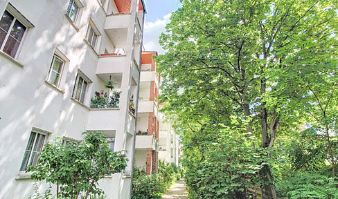 Enjoy breakfast on your south-facing balcony overlooking Lake Weißer See.