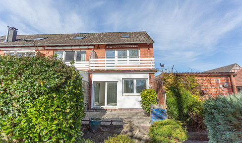 No fees for buyers – directly from the owner. Fully renovated terraced house in Sudweyhe.