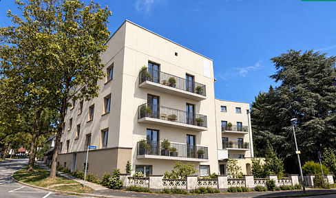 Family-friendly 3-room apartment with terrace, no agency fees, and a large living/kitchen area on the ground floor, located in Bochum-Altenbochum.
