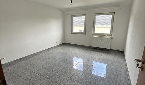 Stadtzentrale Dachgeschosswohnung 2-Zimmer,schön hell,frisch renoviert,Garage,ab sofort