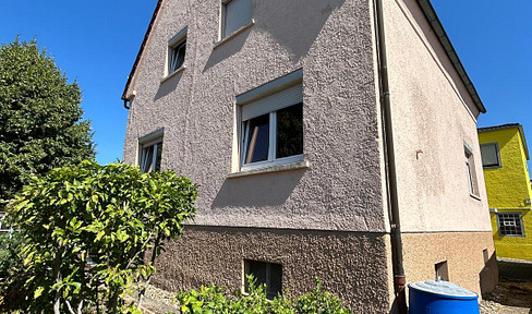 Cozy single-family house with a garden, located in a prime location.