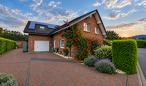 Detached single-family house with 238 square meters of living space, and a 800 square meter plot.