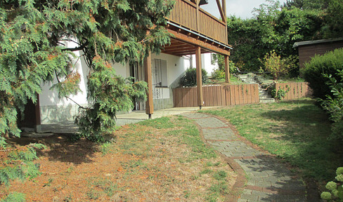 Private sale: 3-room apartment with garden, available immediately.