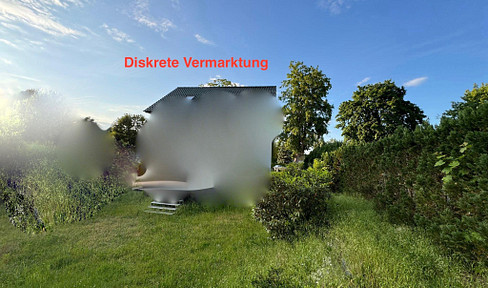 Spacious house with two living areas, a 640 m² plot, and good access to Berlin.