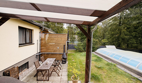 Traumhafte Wohnung in EFH mit Kamin, Garten, Pool, Wintergarten