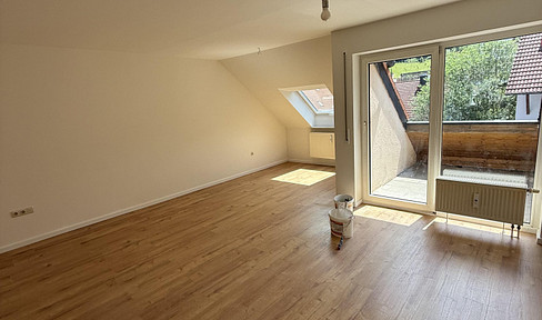 Beautiful 3-room apartment with a balcony and parking space!