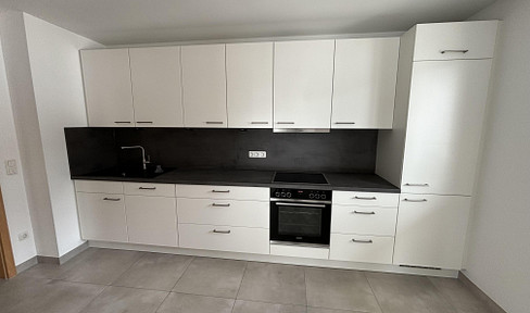 3-room apartment with fitted kitchen and balcony.