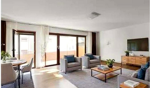 125 m² in Leo.-Warmbronn: 4.5 rooms, south-facing balcony, garage, and parking space – no commission fees.