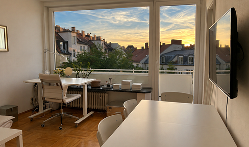 Prime location in Munich/Bogenhausen - Selling a one-room apartment with a balcony on the 5th floor.
