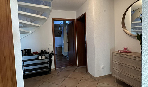 Charming attic apartment with a mezzanine level, balcony, underground parking space, and cellar, located in Weinstadt-Endersbach.