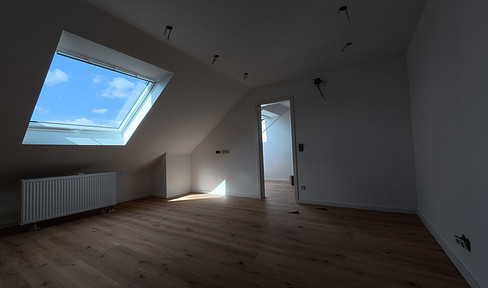 ++Excellent, renovated 1-room apartment with separate kitchen++ New fitted kitchen++ Parquet flooring++