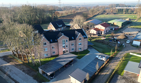 Bright 3-room apartment with a spacious layout and a view of greenery.