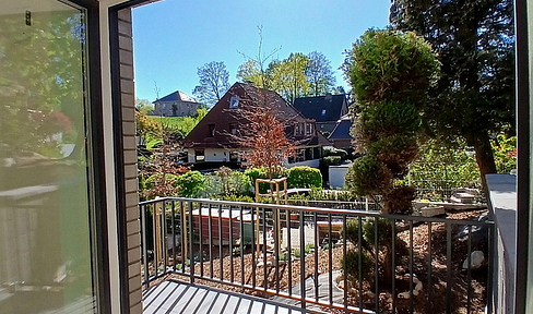 New construction, first occupancy: Modern 1-bedroom apartment with fitted kitchen.