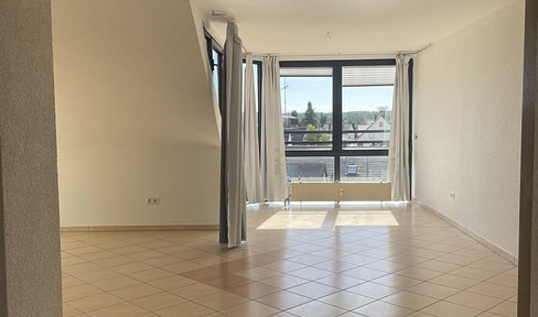 Bright 3-room apartment with underground parking and a fitted kitchen.