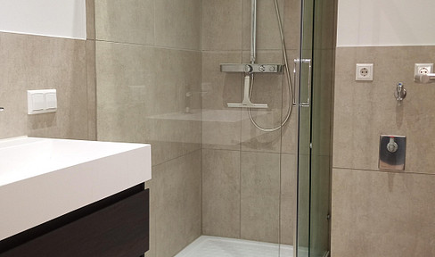 ++TOP renovierte 2 ZKB++neue Einbauküche++Duschbad++separate Toilette