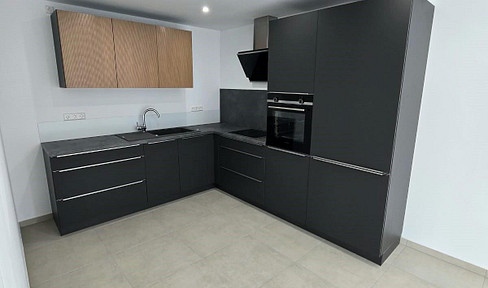 ++TOP: Completely renovated 2-room apartment with balcony++ New fitted kitchen++ Parquet flooring++