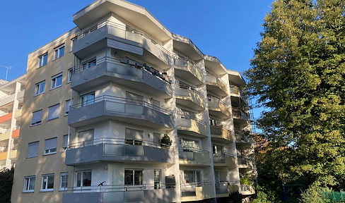 Sunny, 3-room apartment suitable for shared living, located in a quiet, central area.