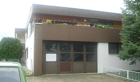 Warehouse space with a large entrance in the Nürtingen-Rieth industrial area.