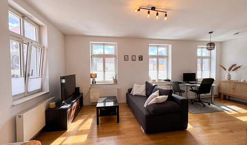 Helle 2-Zi-Wohnung mit historischem Flair - modernisierter Altbau mit Einbauküche und Tageslichtbad