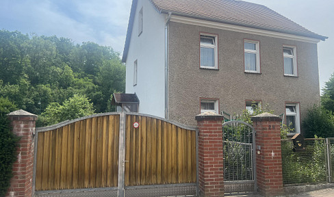 2 Familienhaus mit Scheune, Garagen und großem Garten