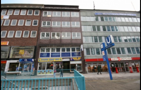 Located at Strohhaus: Well-maintained, modern office floors – directly near the Berlin Gate, in a central location.