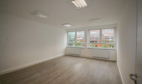 Located at Strohhaus: Well-maintained, modern office floors – directly near the Berlin Gate, in a central location.