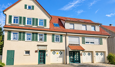 PROVISIONSFREI Großzügiges Mehrgenerationenhaus mit riesigem Garten, 3 Garagen und viel Potenzial