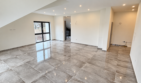Top 4-Zimmer-Penthousewohnung mit Dachterrasse & Garage+Stellplatz – provisionsfrei