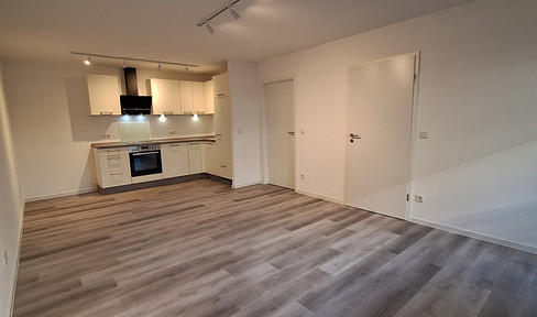 Erstbezug Kernsanierte 2-ZKB im Hochparterre mit Balkon, Tiefgarage und neuer Markenküche