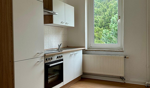 Frisch renoviert, EBK + Stellplatz inklusive: 67 m² Altbau für nur 371 € kalt!