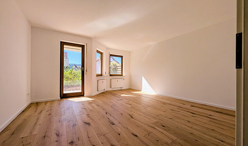 SELTENE CHANCE - renovierte 3-Zi mit Garten, 2 Terrassen & TG-Stellplatz, barrierearm *o. Provision*