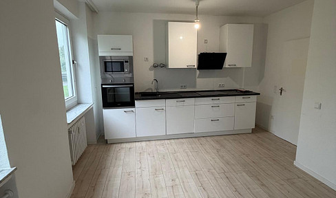 Sunny ground-floor apartment with 2 balconies.