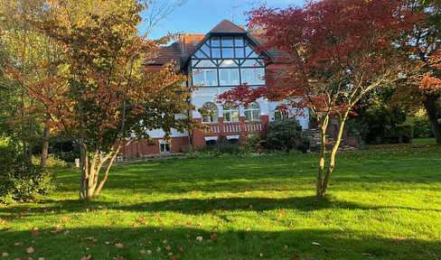 TITEL  Landhausvilla im Wendland – ca. 350 m², ca. 4.000 m² Park mit Schwimmteich, provisionsfrei