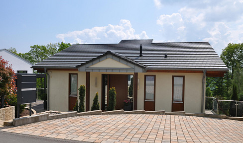 Modern detached house in Stromberg.